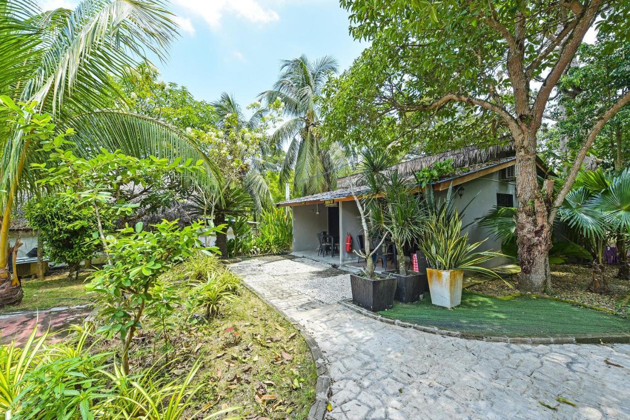 Oyo 90636 Teratak Zakiah Chalet 而连突 外观 照片