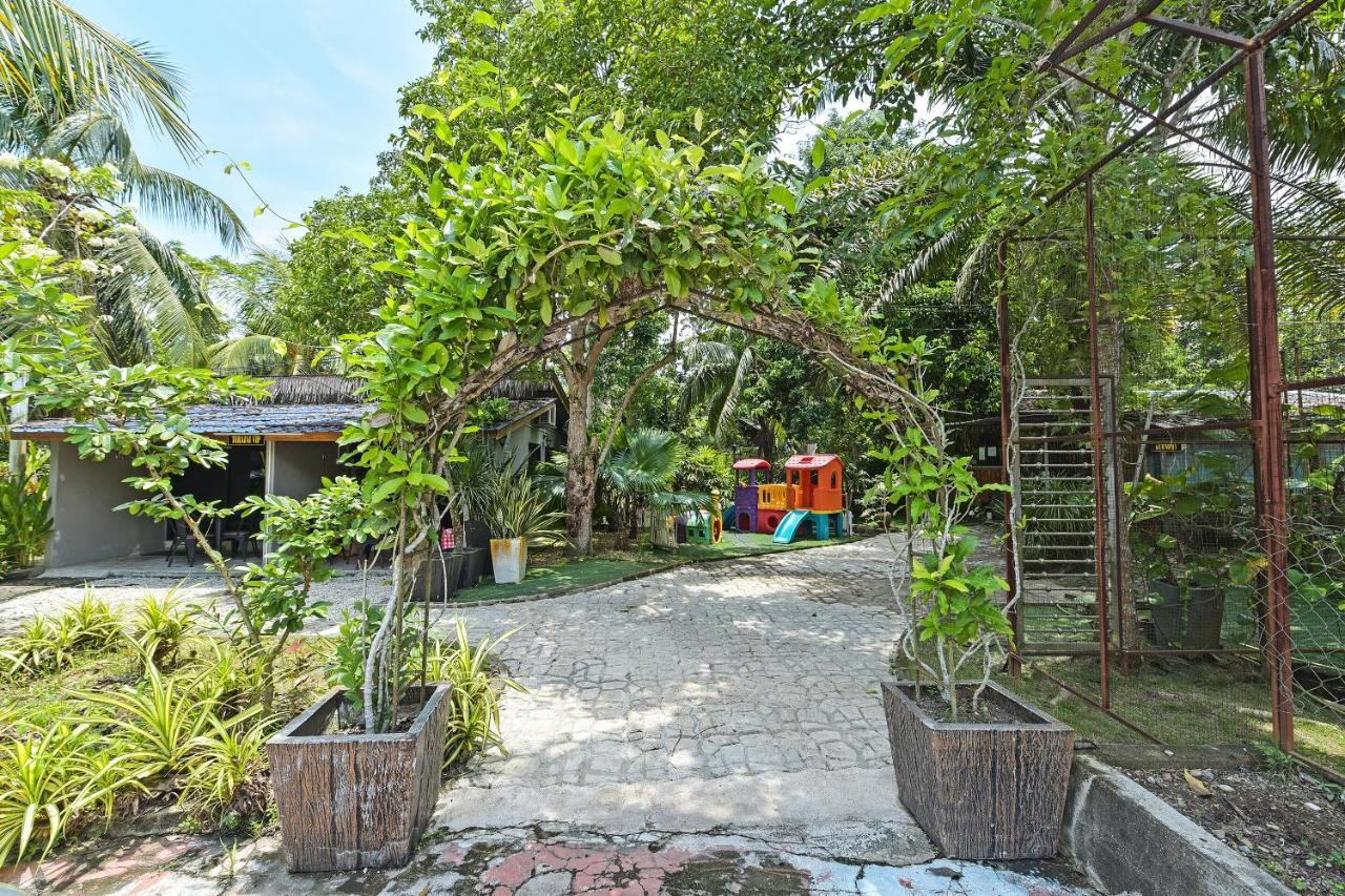 Oyo 90636 Teratak Zakiah Chalet 而连突 外观 照片