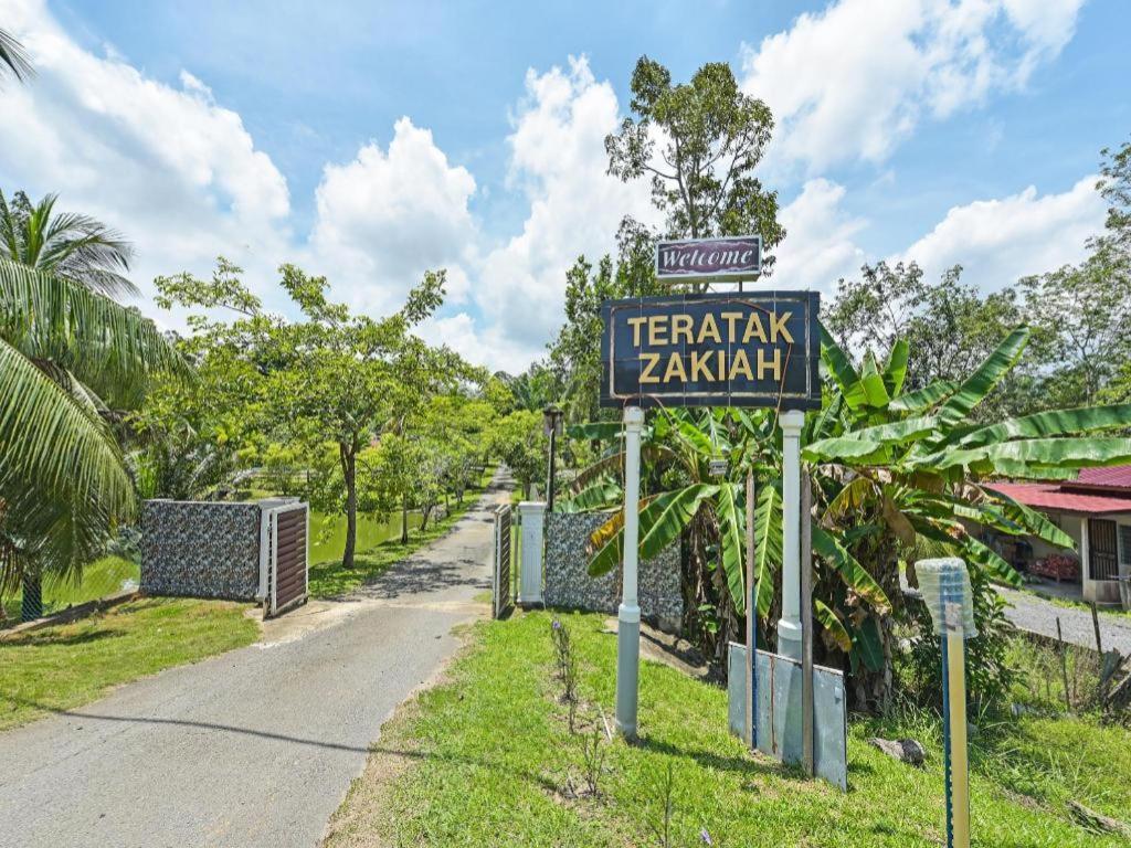 Oyo 90636 Teratak Zakiah Chalet 而连突 外观 照片