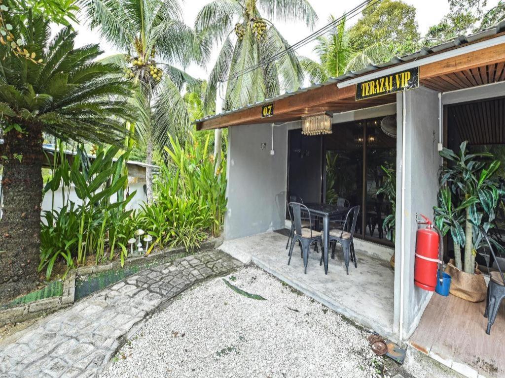 Oyo 90636 Teratak Zakiah Chalet 而连突 外观 照片